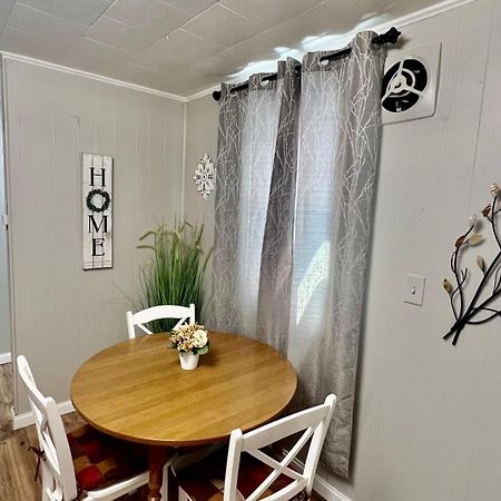 Cozy Buffalo Home-Sleeps 3 Lackawanna Kültér fotó